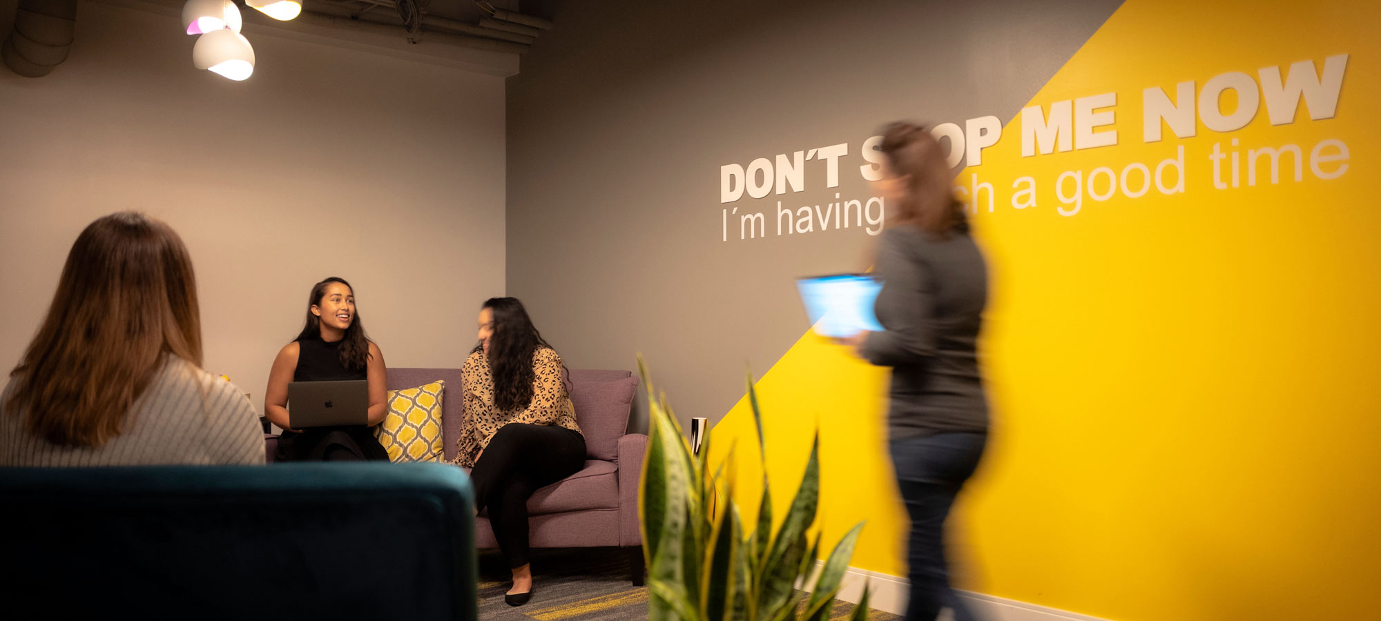 huddle-image-yellow-duck-marketing-careers huddle-image-yellow-duck-marketing-careers